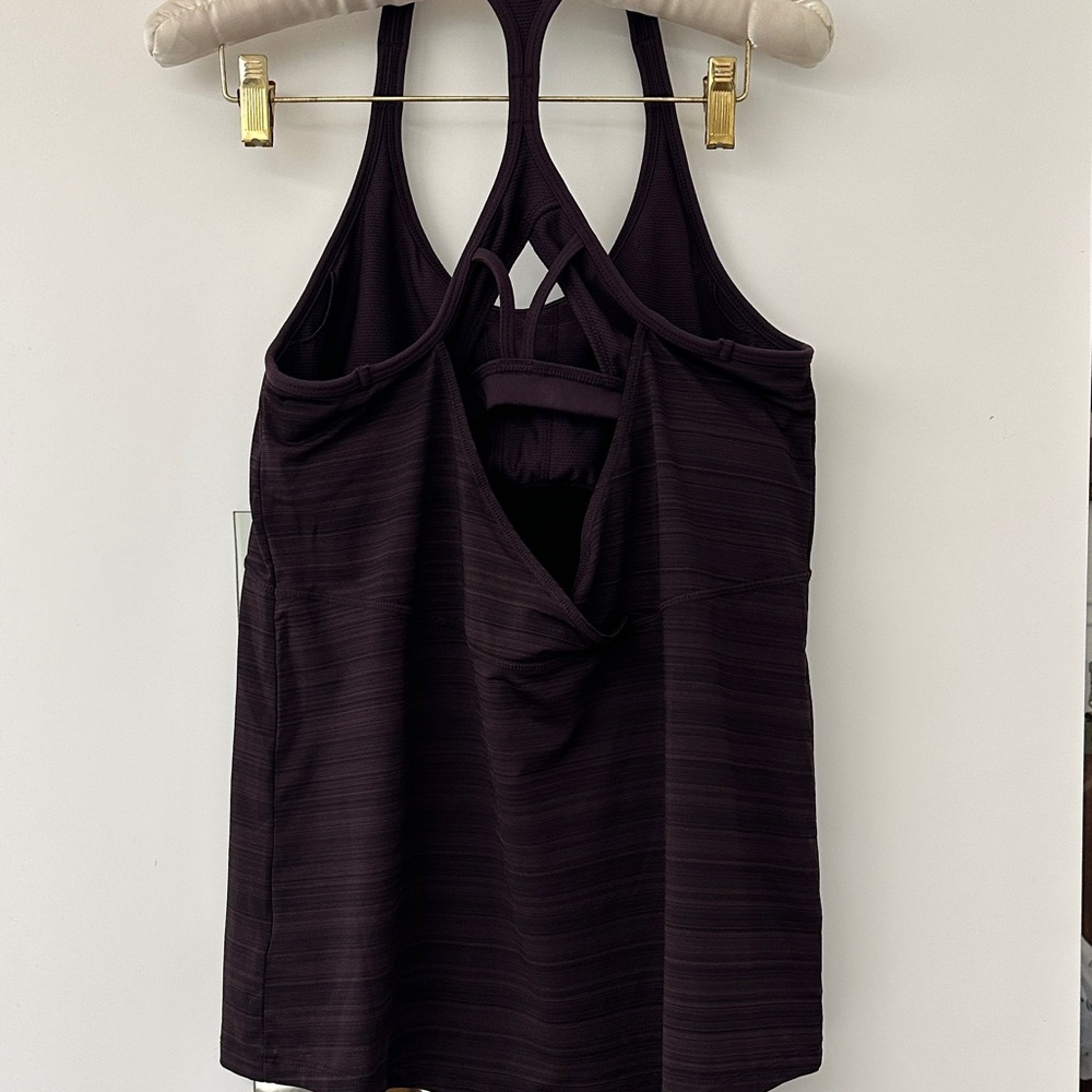 Athleta Reach and Restore Tank EUC - Picture 3 of 6